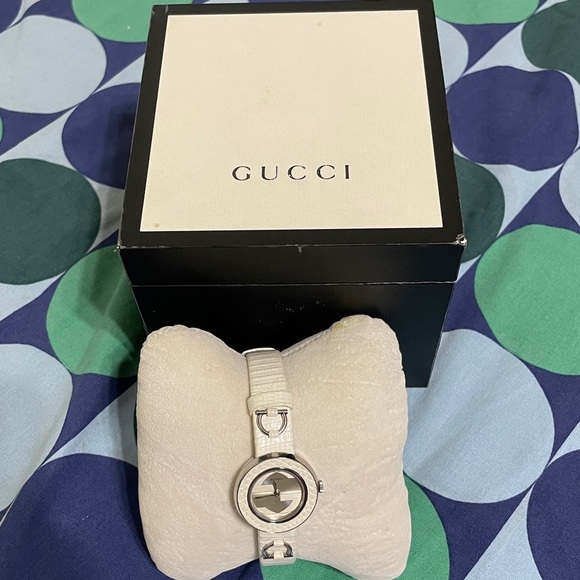 Gucci White Textured Ladies Leather Watch - Picture 15 of 15